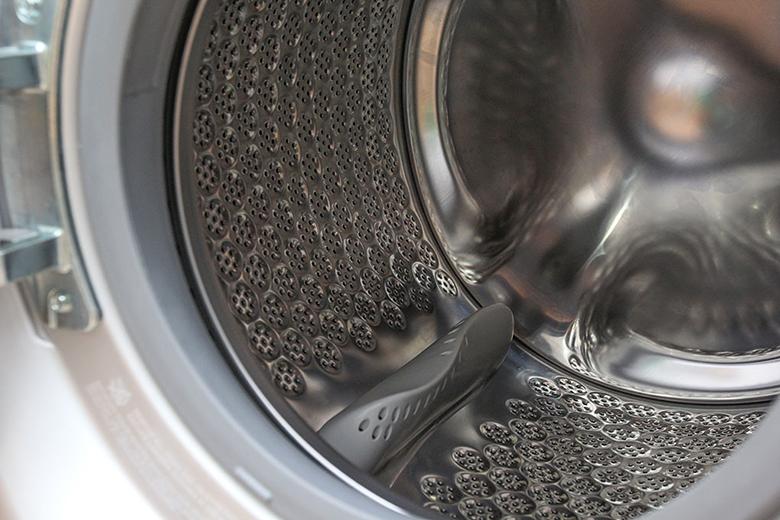 Lồng giặt máy giặt Electrolux EWF10932S được làm từ thép cao cấp