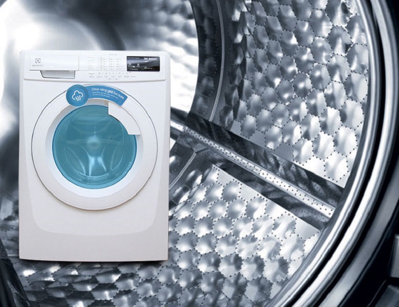 Thiết kế lồng giặt HIVE hình tổ ong của máy giặt Electrolux EWF85743 giúp áo quần được làm sạch tốt hơn
